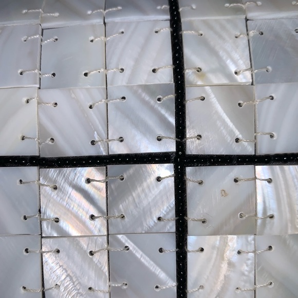 Clutch made of large scale genuine horn pailletts. Graphic placed on black satin - Picture 4 of 5